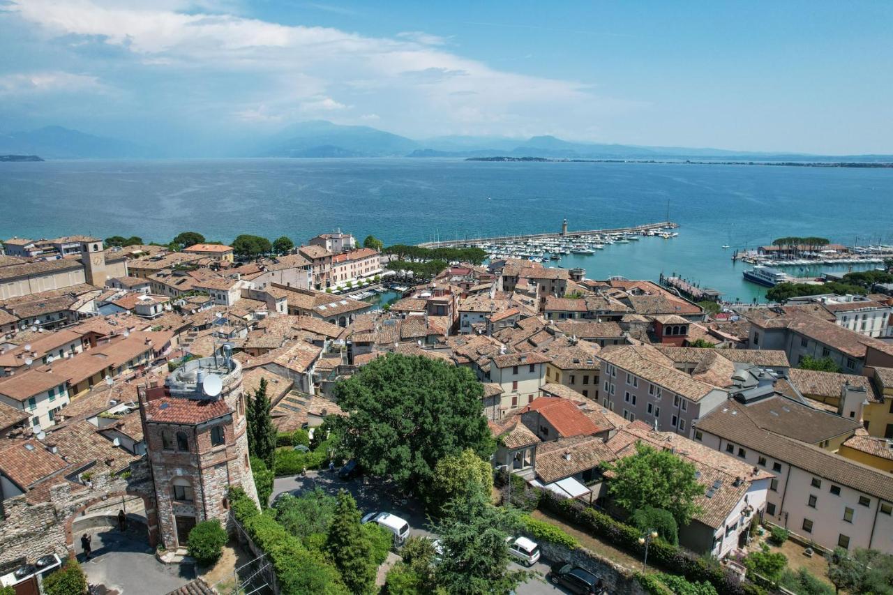 Steps From The Lake - Charme In The Inner City Desenzano del Garda Exterior photo