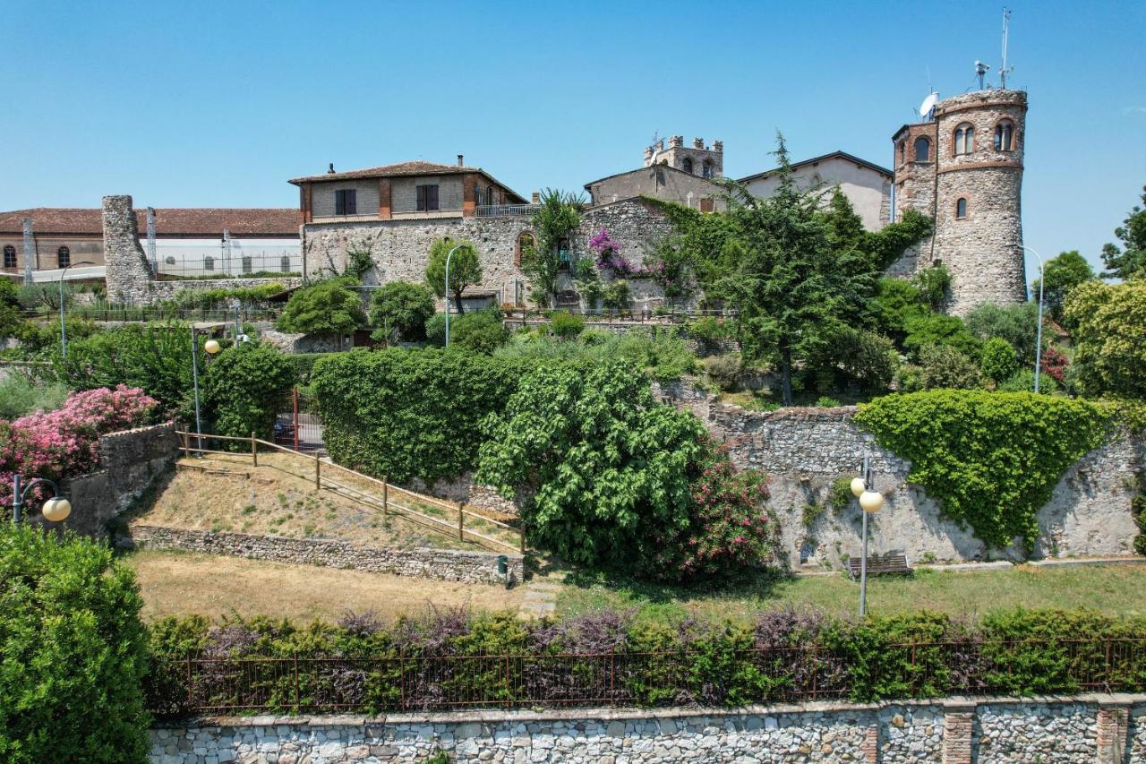 Steps From The Lake - Charme In The Inner City Desenzano del Garda Exterior photo
