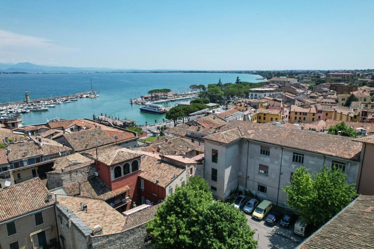 Steps From The Lake - Charme In The Inner City Desenzano del Garda Exterior photo