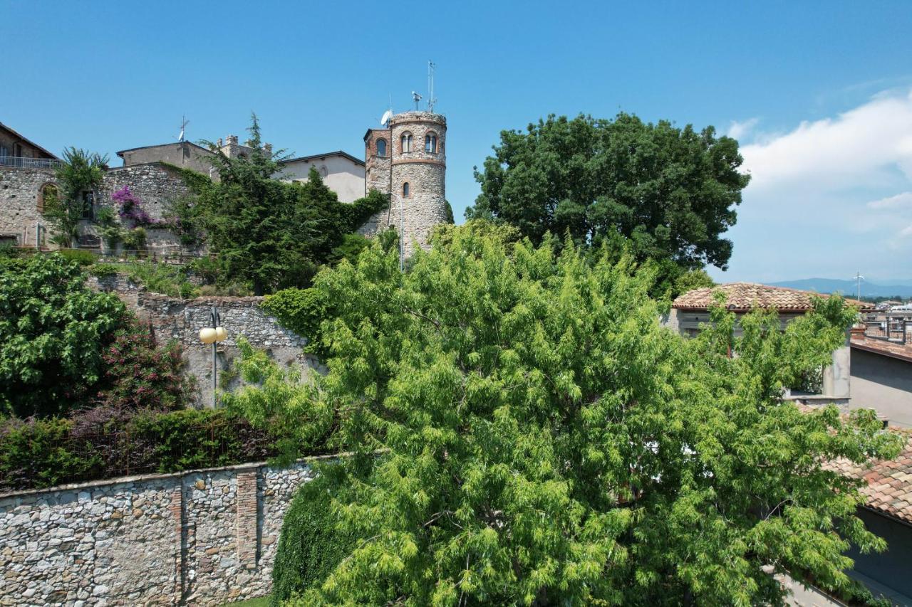 Steps From The Lake - Charme In The Inner City Desenzano del Garda Exterior photo