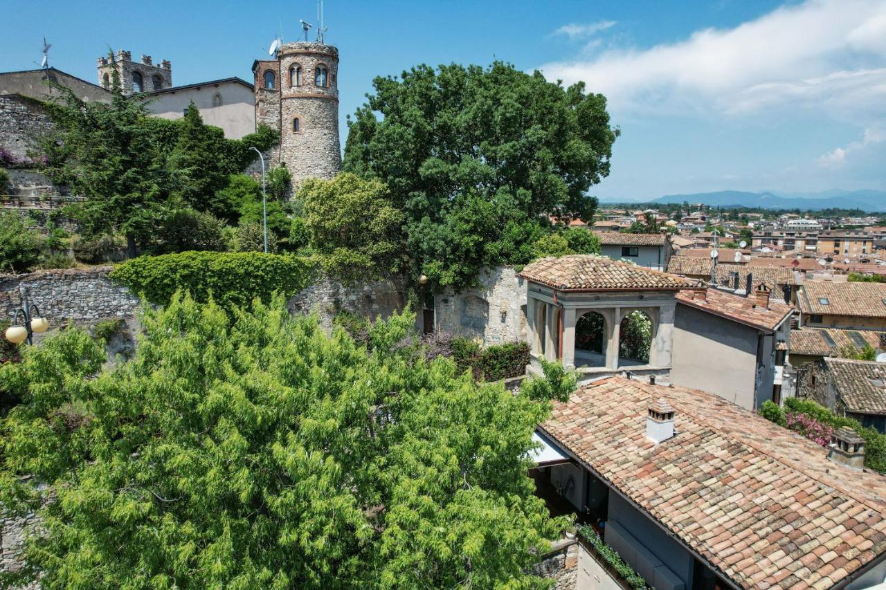 Steps From The Lake - Charme In The Inner City Desenzano del Garda Exterior photo