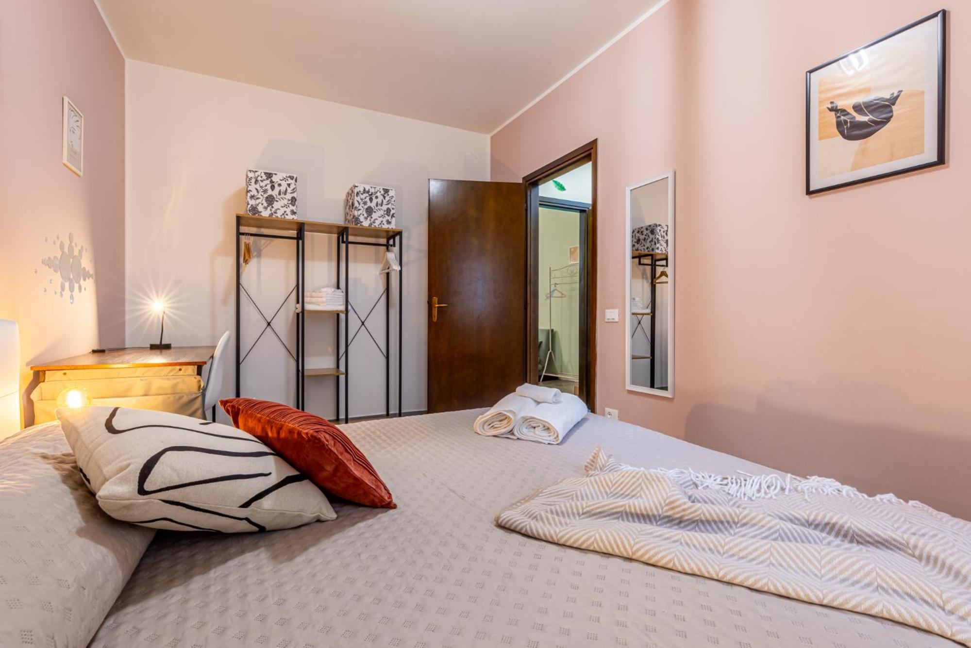 Steps From The Lake - Charme In The Inner City Desenzano del Garda Exterior photo